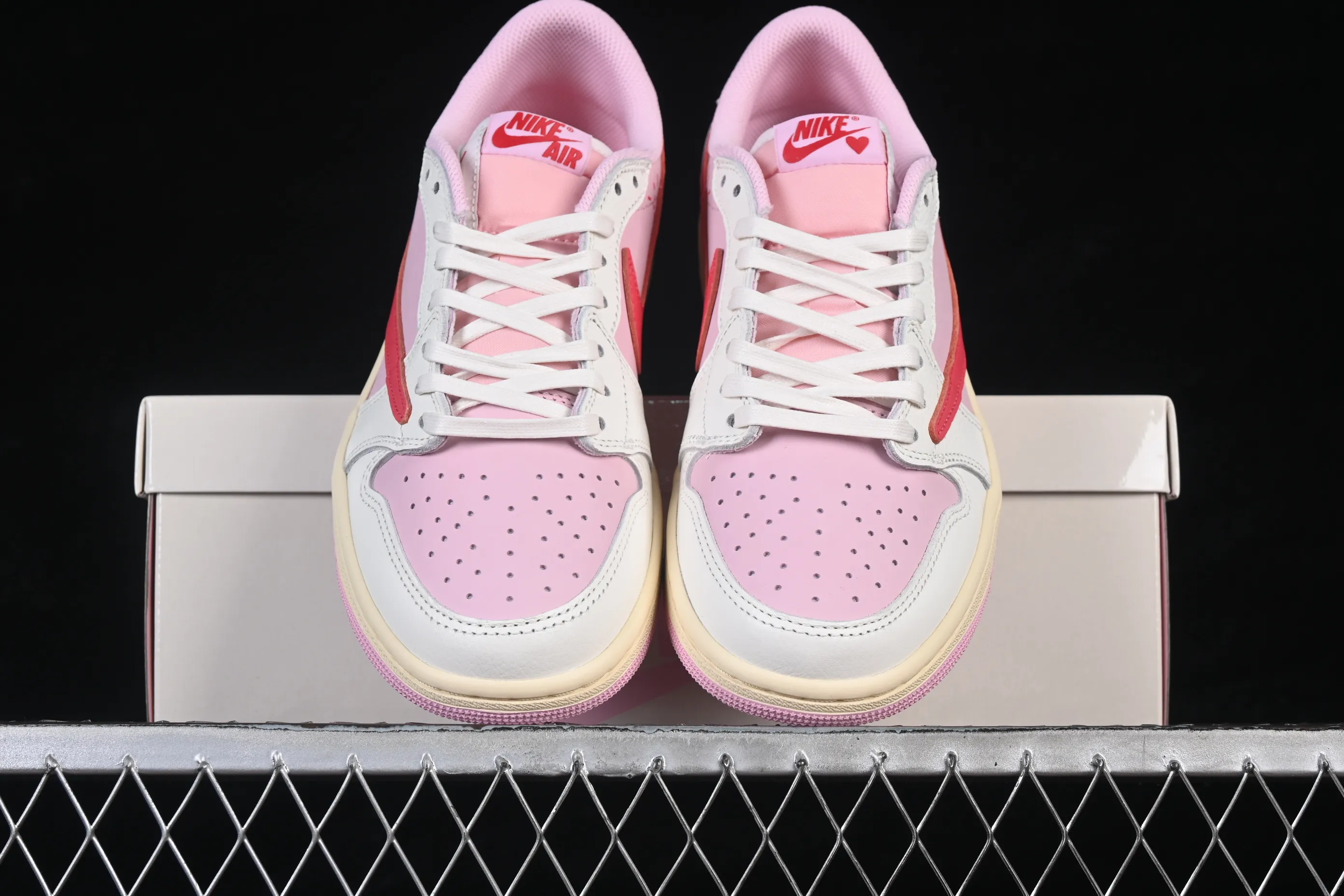 All categories Air Jordan Jordan series basketball shoes Air Jordan 1 Low OG version Travis Scott x Air Jordan 1 Low OG AJ1 Joe 1 undercut low IQ7604-101